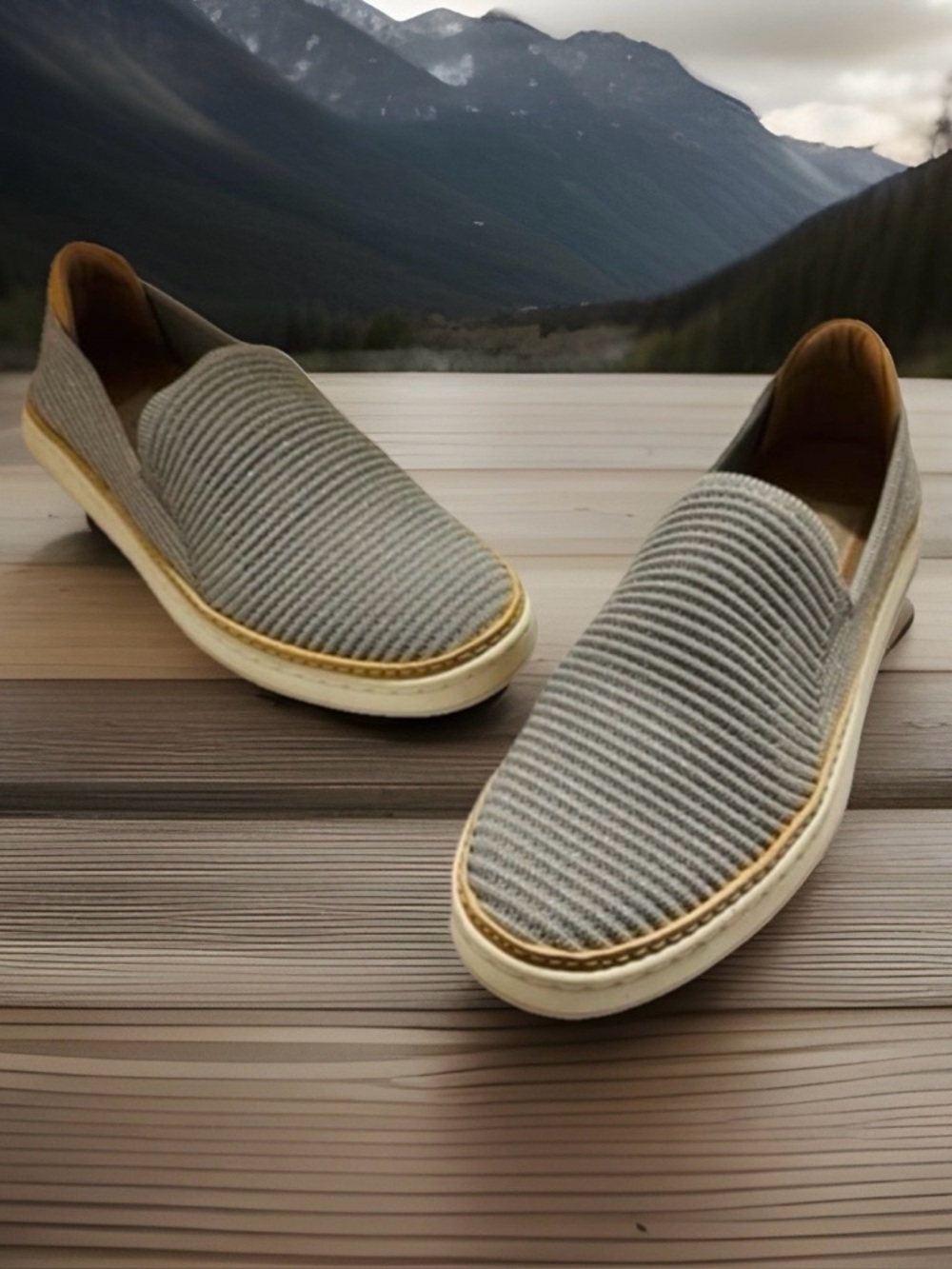 UGG gray silver Slip-On Casual Sneakers ladies size 6 shoes